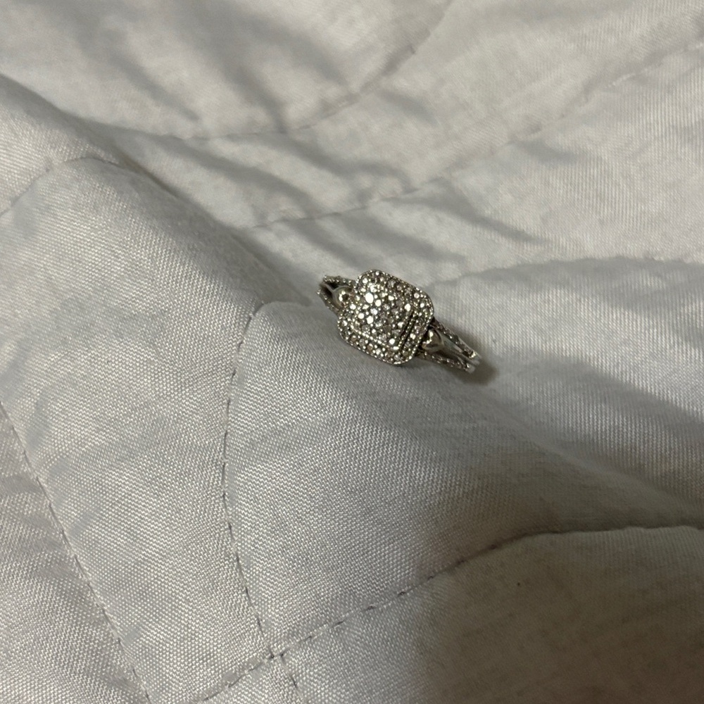 Elegant Silver Diamond Women's Ring size 7